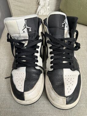 Nike Black & White High-Top Sneakers Mens/Womens